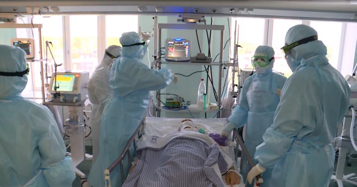 В Татарстане медикам, лечащим пациентов от коронавируса, продлили выплаты до конца лета