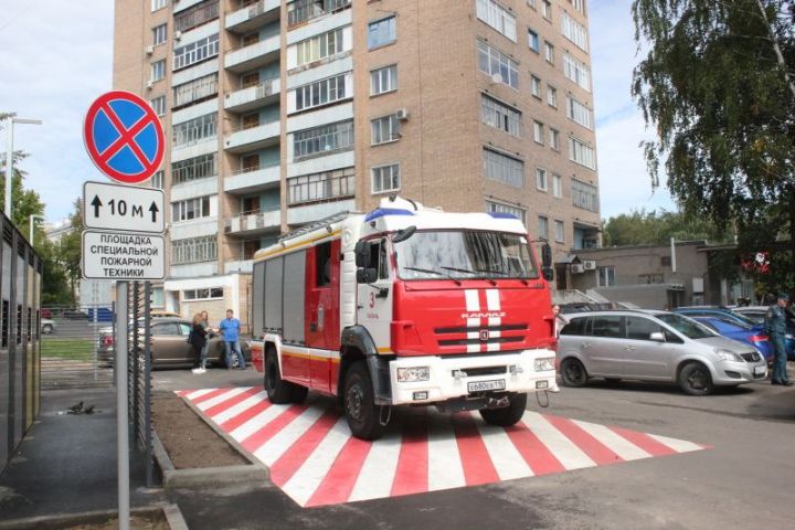 В Казани появились красно-белые разметки для пожарной техники