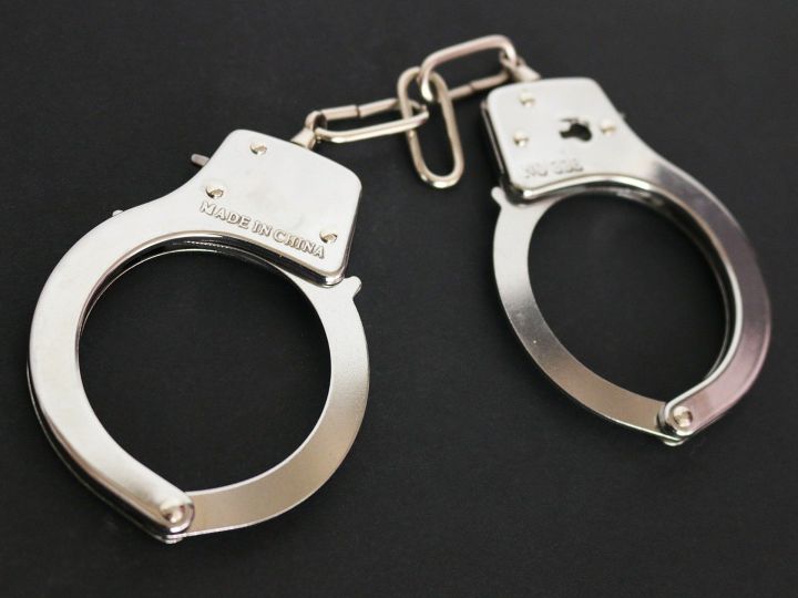 Жительницу Казани задержали за кражу наушников стоимостью 13 тысяч рублей