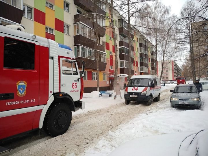 Четырех человек спасли на пожаре в Альметьевске