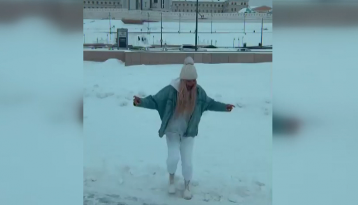 школьница голая в снегу