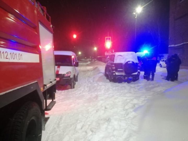 Шесть человек спасли на пожаре в Менделеевске