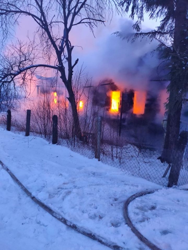 В Татарстане на пожаре в Черемшанском районе погиб мужчина