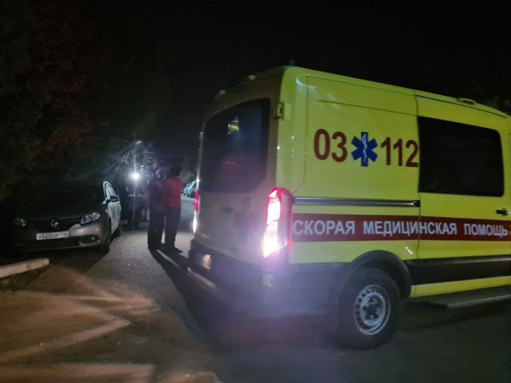 В Казани неадекватный мужчина ударил девушку ножом в висок