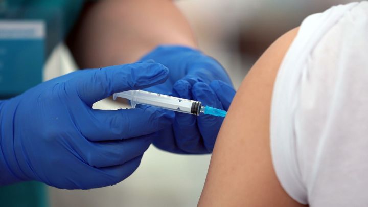 В России вакцину для подростков могут зарегистрировать уже через две недели