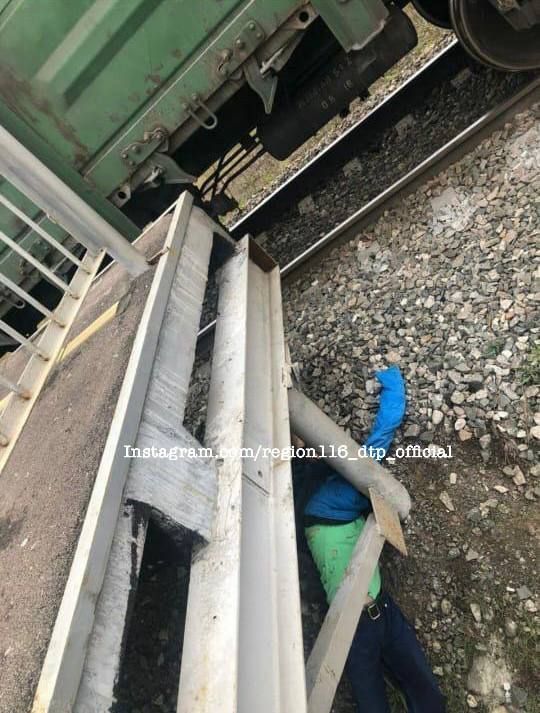 В Менделеевске товарный поезд сбил насмерть мужчину