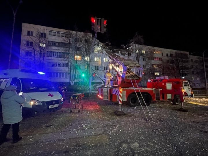 В Челнах жителей пострадавшего от взрыва дома временно разместили в гостинице