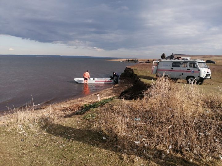 В Татарстане спасатели продолжают поиски пропавшего три дня назад рыбака