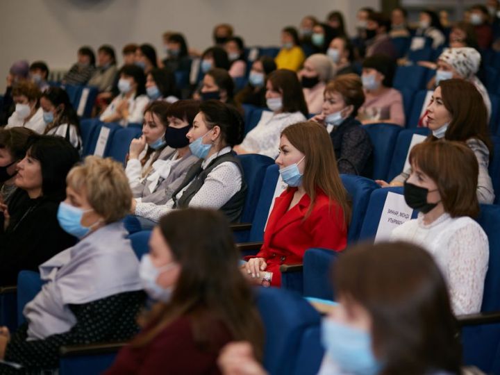 В Казани запустили цикл семинаров для педагогов татарского языка