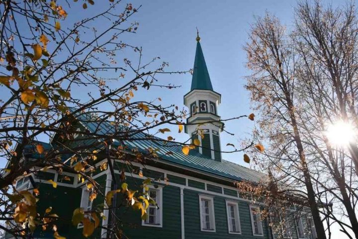 Рустам Минниханов открыл самую старую деревянную мечеть Татарстана после реставрации