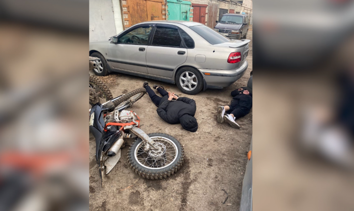 В Татарстане злоумышленники связали охранника и угнали его авто и три мотоцикла