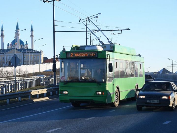 В Казани из троллейбусов высадили 17 пассажиров без масок