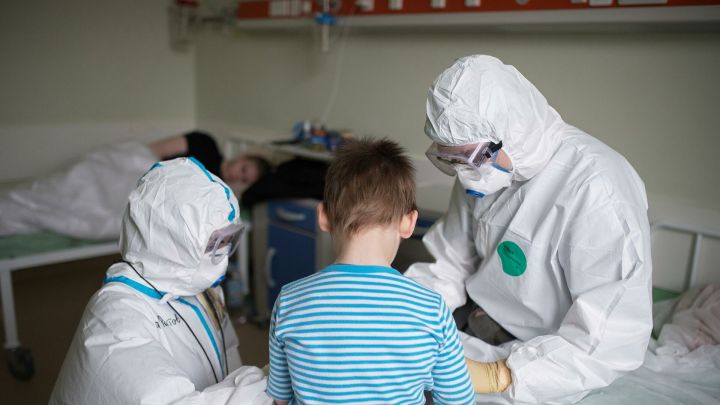 Врачи сообщили об угрозе появления тяжёлых последствий коронавируса у детей