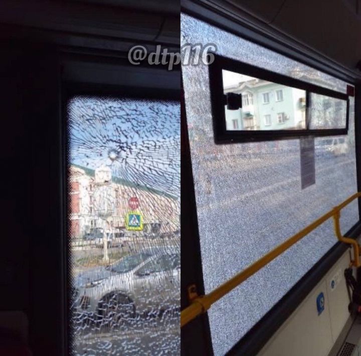 В Казани неизвестный обстрелял автобус №45