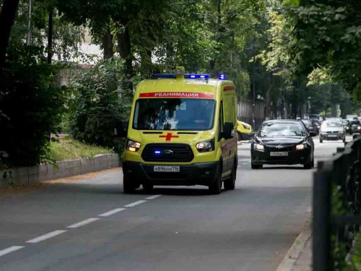 В Казани иномарка сбила школьницу, переходившую дорогу на зеленый