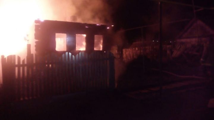 Благодаря пожарным извещателям из горящего дома в РТ спаслись шесть человек