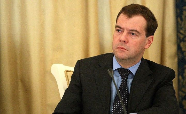 Эпидситуацию в РФ удастся взять под контроль в ближайшие месяцы - Медведев