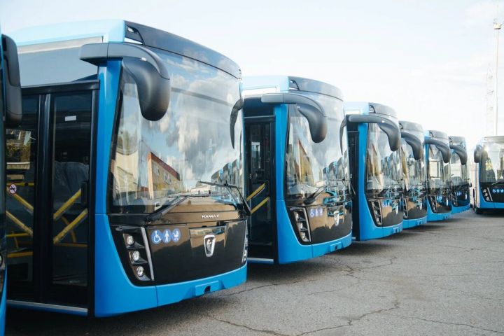 В Набережных Челнах на городские маршруты выходят новые автобусы НЕФАЗ