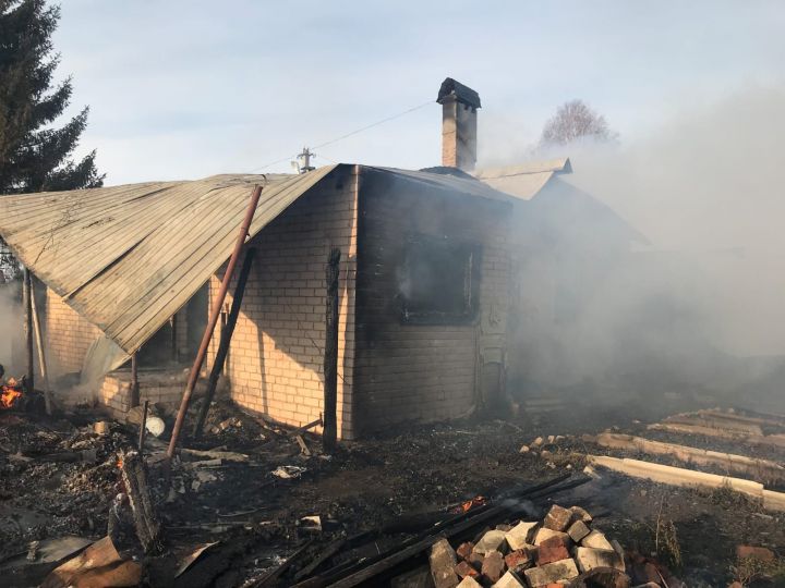 Мужчина погиб при пожаре в частном доме в Зеленодольском районе