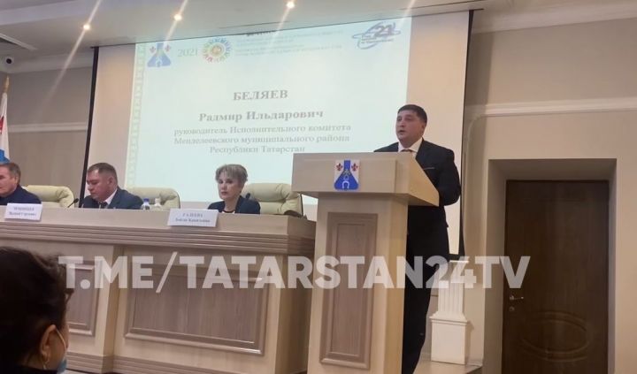 Минниханов наградил экс-главу Менделеевского района медалью ордена «За заслуги перед Республикой Татарстан»
