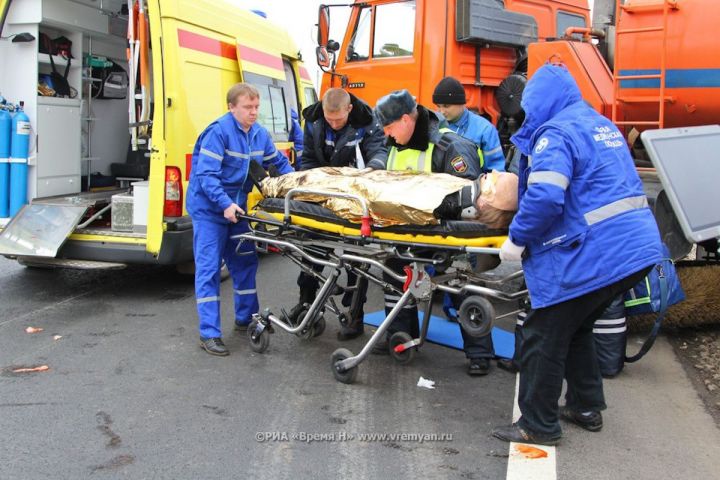 В Нижегородской области перевернулся автобус с пассажирами - пострадали 13 человек