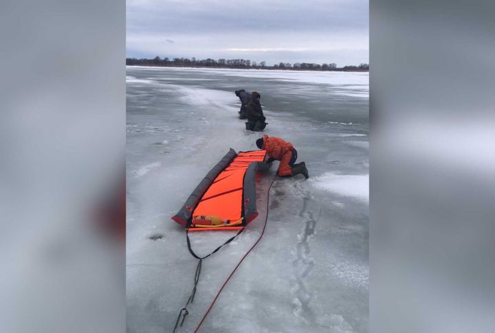 В Татарстане спасли рыбаков, которые едва не провалились под лед