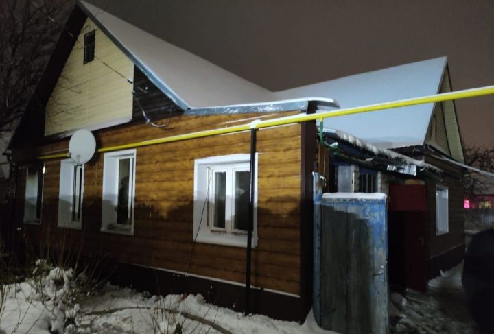 Ночью в казанском поселке на пожаре погибли два человека