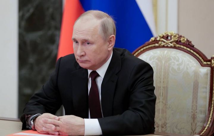 Владимир Путин прошел ревакцинацию «Спутником Лайт»