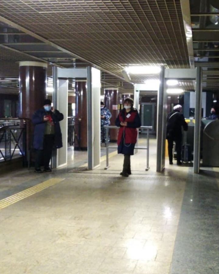В час пик на станциях метро Казани будут работать по 4 проверяющих QR-кодов