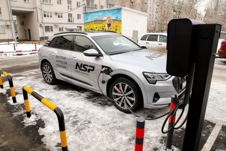 В Казани заработала первая дворовая зарядная станция для электромобилей