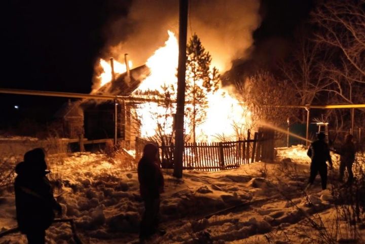 В Нижнекамском районе в пожаре погибли два человека