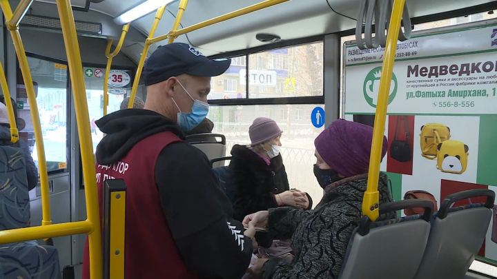 В казанском общественном транспорте за сегодняшнее утро выявлено 413 человек без QR-кодов