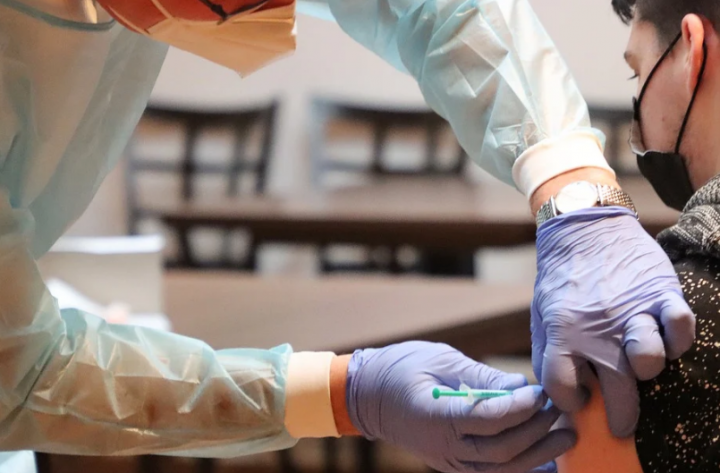 В казанских поликлиниках выдали более 5 200 медотводов от вакцинации