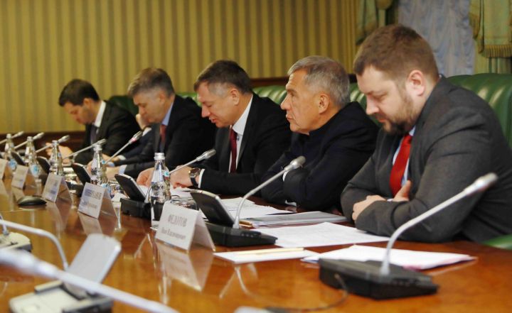 Президент Татарстана провел заседание наблюдательного совета АИРР