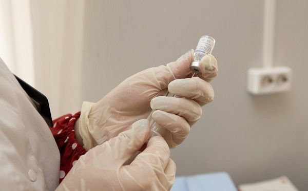 2,2 млн татарстанцев получили первую дозу вакцины от COVID-19