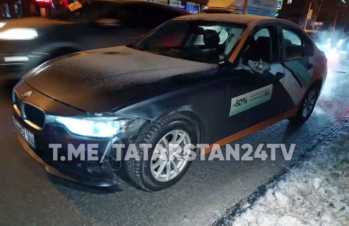 Каршеринговый автомобиль сбил пешехода в Казани