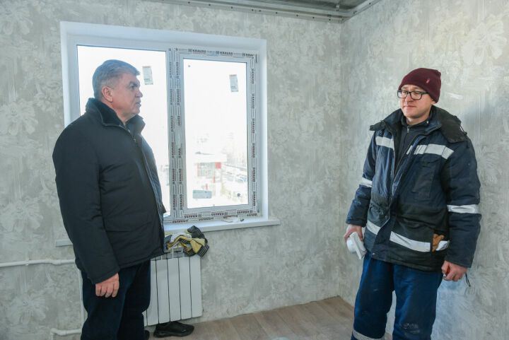 Магдеев оценил ход ремонтных работ в челнинской многоэтажке, где взорвался газ