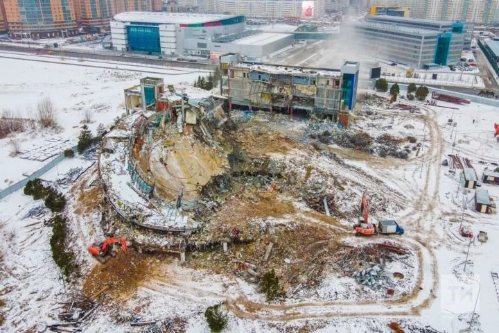 В Казани снесли здание развлекательного комплекса «Ривьера»