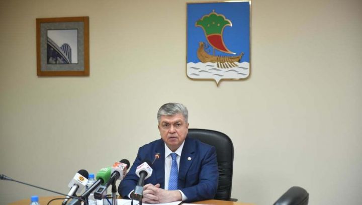 Мэр Челнов резко высказался в отношении медучреждений, нарушающие антиковидные правила