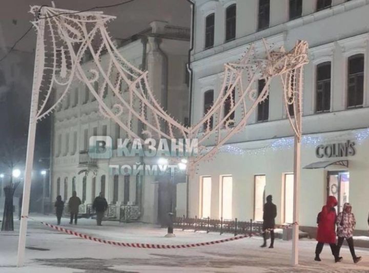 Сломанные новогодние декорации на улице Баумана восстановлены