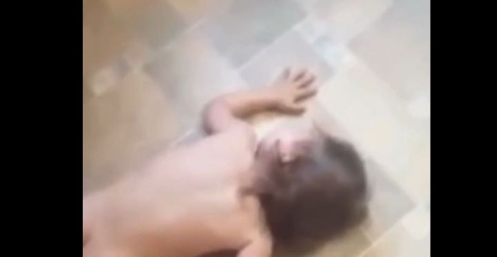 В соцсетях появилось видео с жестокими издевательствами над девочкой - прокуратура проводит проверку