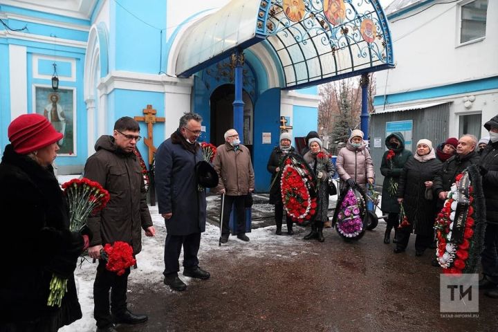 В Казани прошла церемония прощания с журналистом Алексеем Красновым