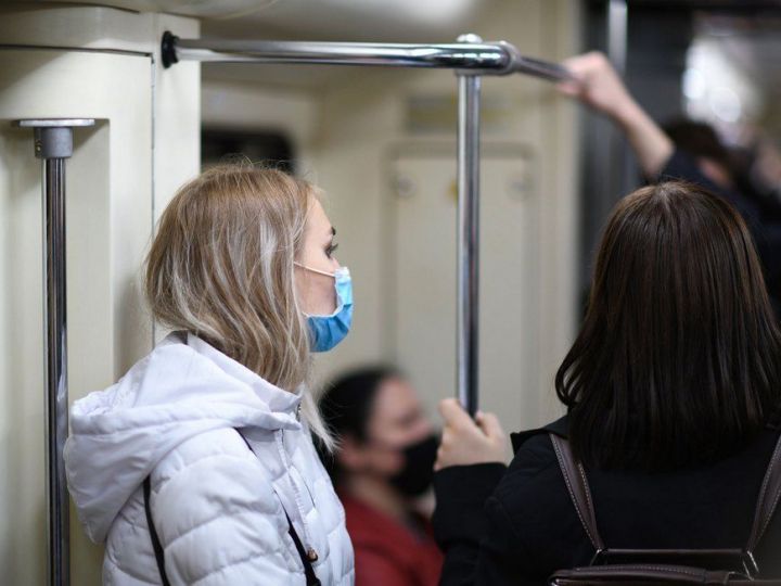 В общественном транспорте Казани выявили более 500 пассажиров без масок