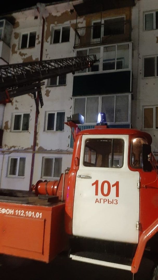 Пожарные спасли восемь человек на пожаре в Татарстане