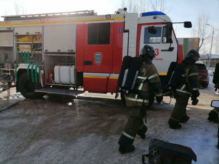 Жителей казанской многоэтажки эвакуировали из-за загоревшегося щитка