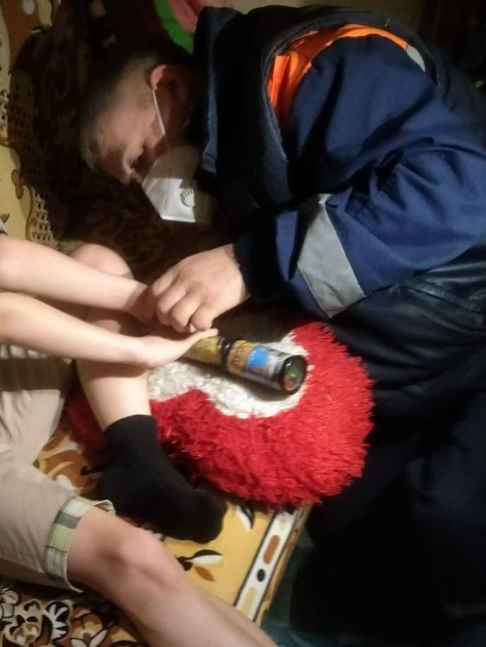 В Казани спасатели помогли мальчику, чей палец застрял в игрушечной трубке