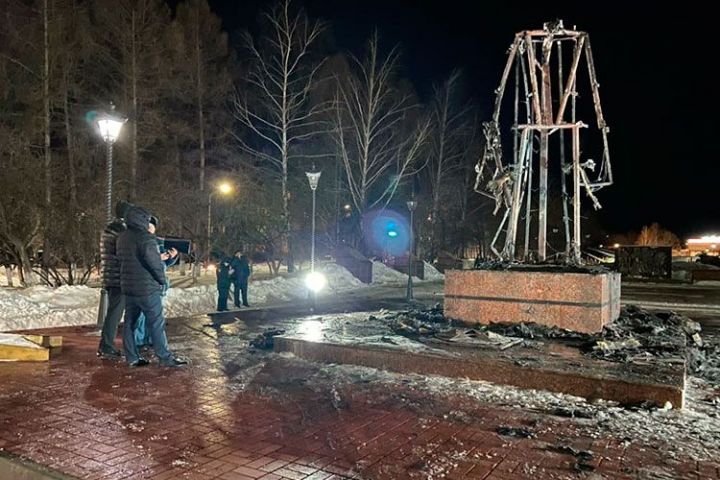 Сгоревший в Заинске памятник Воину-Освободителю отольют на казанском заводе