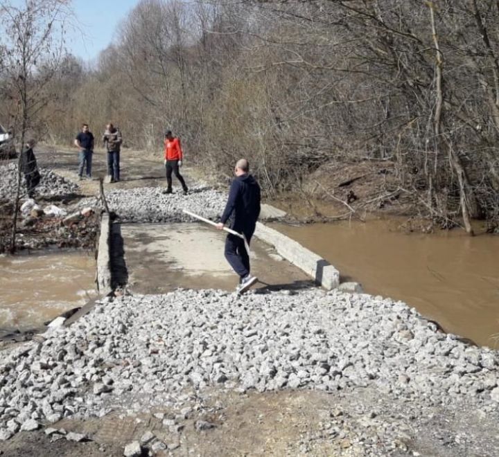 Прокуратора взяла на контроль ремонт затопленного моста в Высокогорском районе