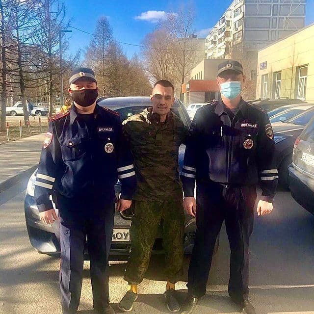 В Казани автоинспекторы помогли мужчине, которому стало плохо на природе