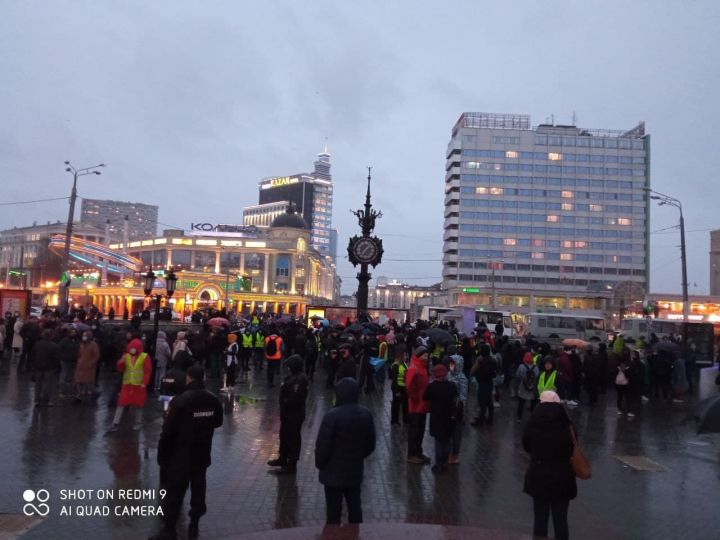 В Казани несколько сотен человек вышли на несанкционированный митинг